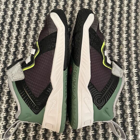 Nike Looney Tunes toddler sneaker baby size 5 - Picture 9 of 10